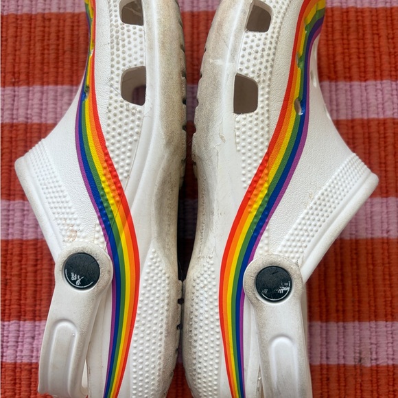 CROCs women’s size 7, 5 men’s rainbow clog. Does show signs of wear. Still great - Picture 4 of 7